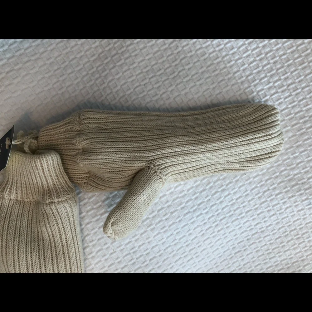 NWT Hat Attack Cozy Mittens Gloves